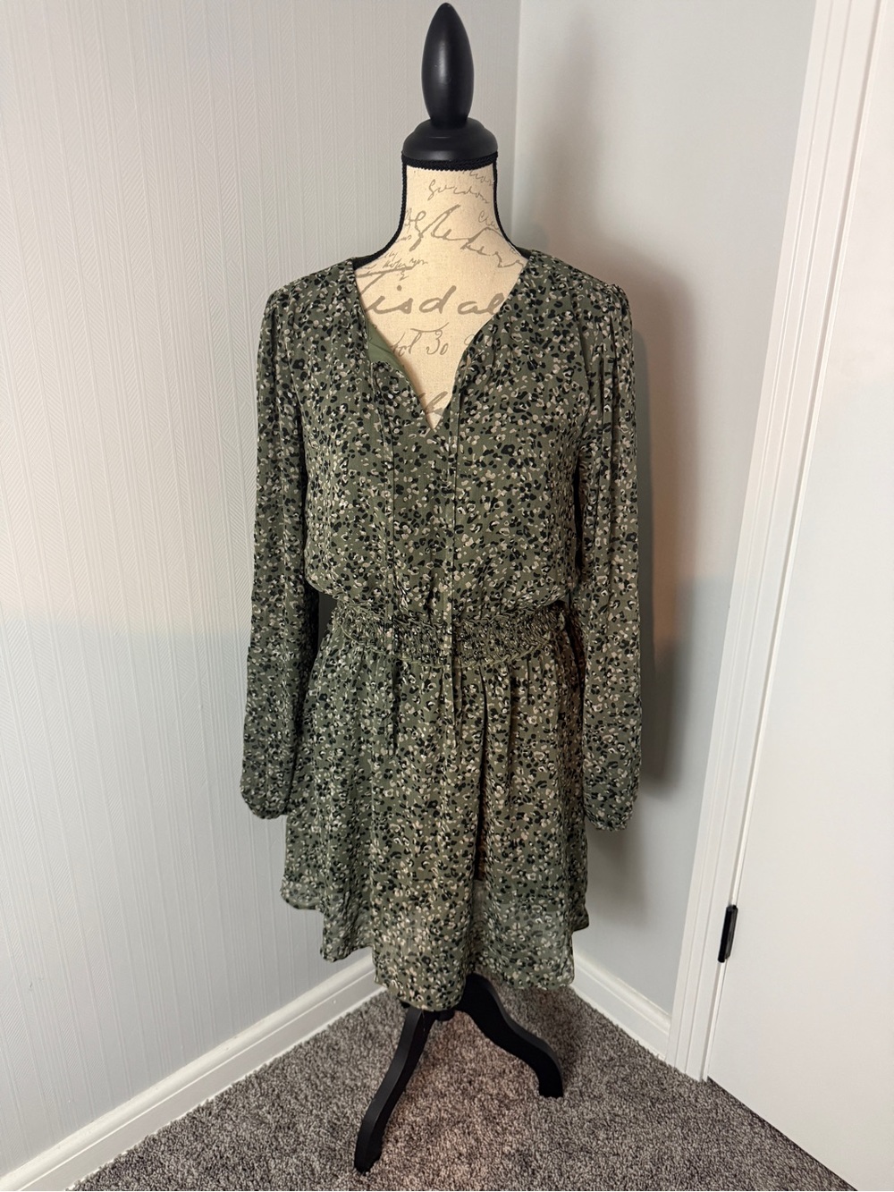 Women's Olive Long-Sleeve Tie-Waist Dress size Large